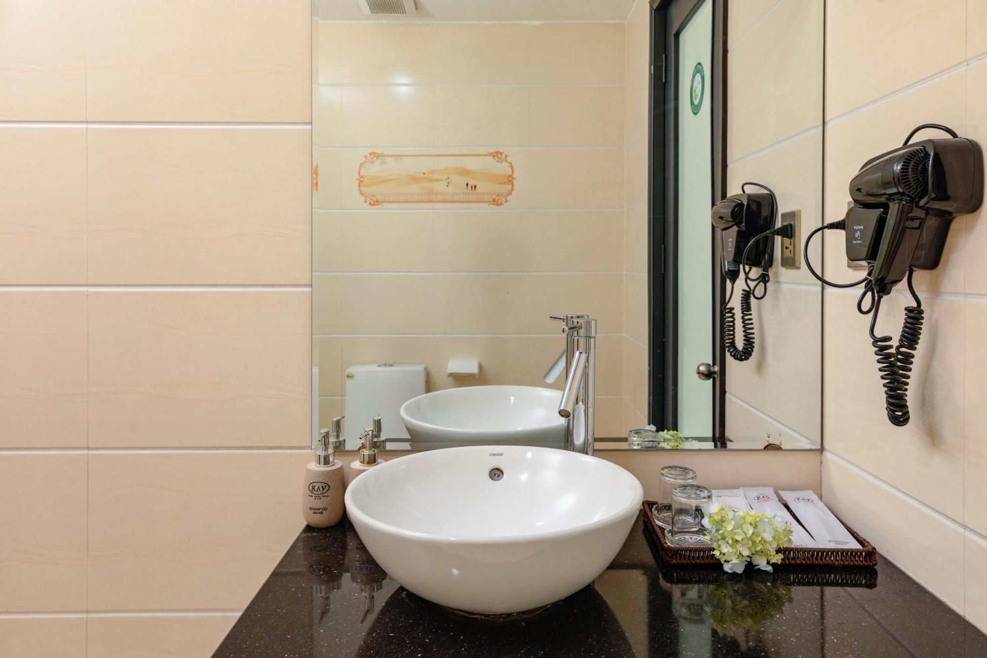 Kay Hotel Da Nang - Near Dragon Bridge Exterior photo